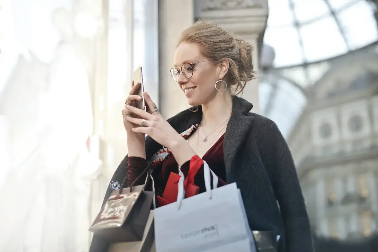 women mobile shopping
